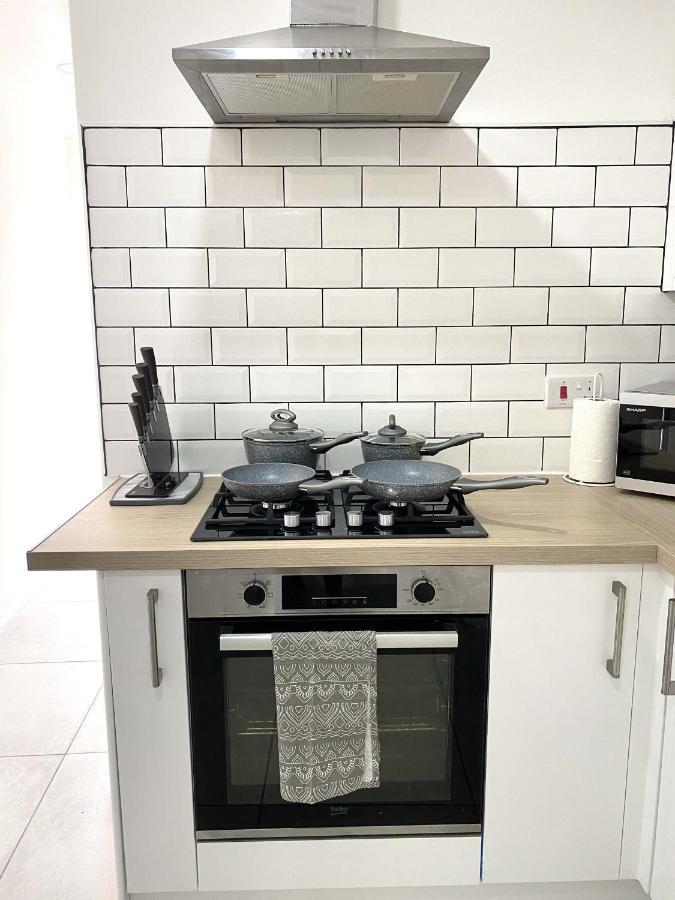 Apartament 2 Bed Town Centre Nr Theatre Free Park Wi-Fi & Garden Aylesbury  Zewnętrze zdjęcie