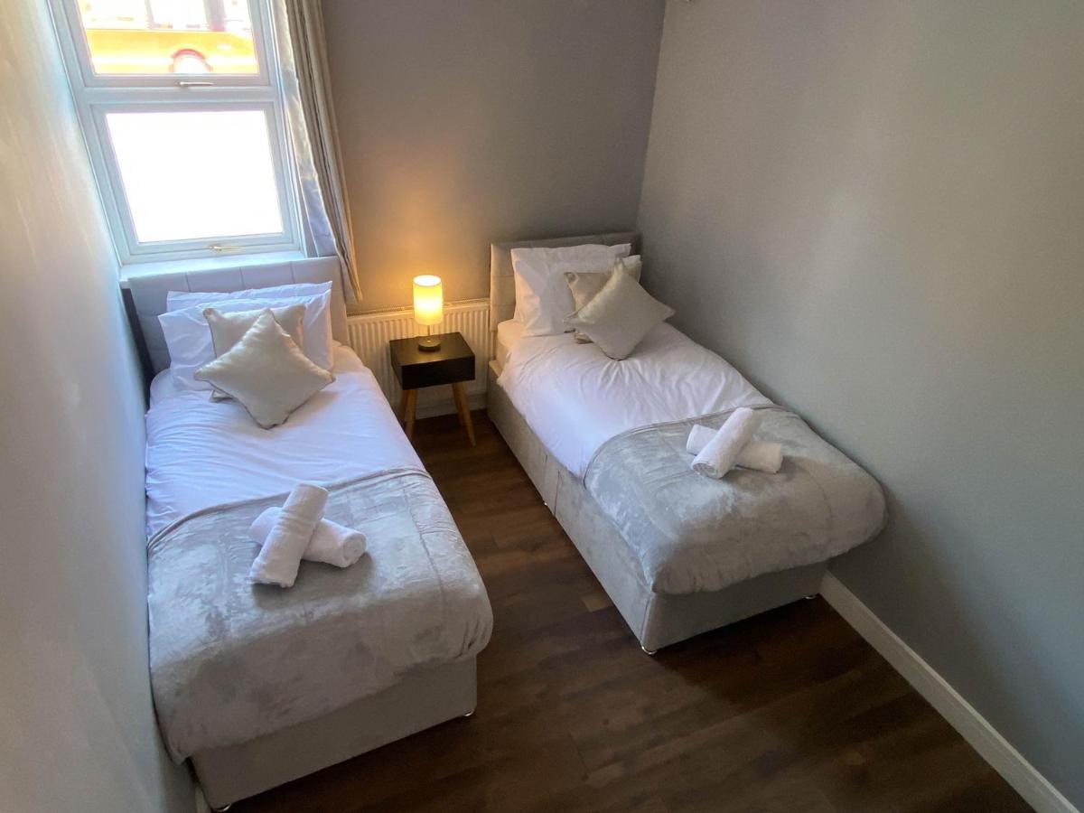 Apartament 2 Bed Town Centre Nr Theatre Free Park Wi-Fi & Garden Aylesbury  Zewnętrze zdjęcie