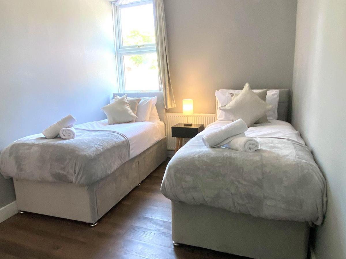 Apartament 2 Bed Town Centre Nr Theatre Free Park Wi-Fi & Garden Aylesbury  Zewnętrze zdjęcie